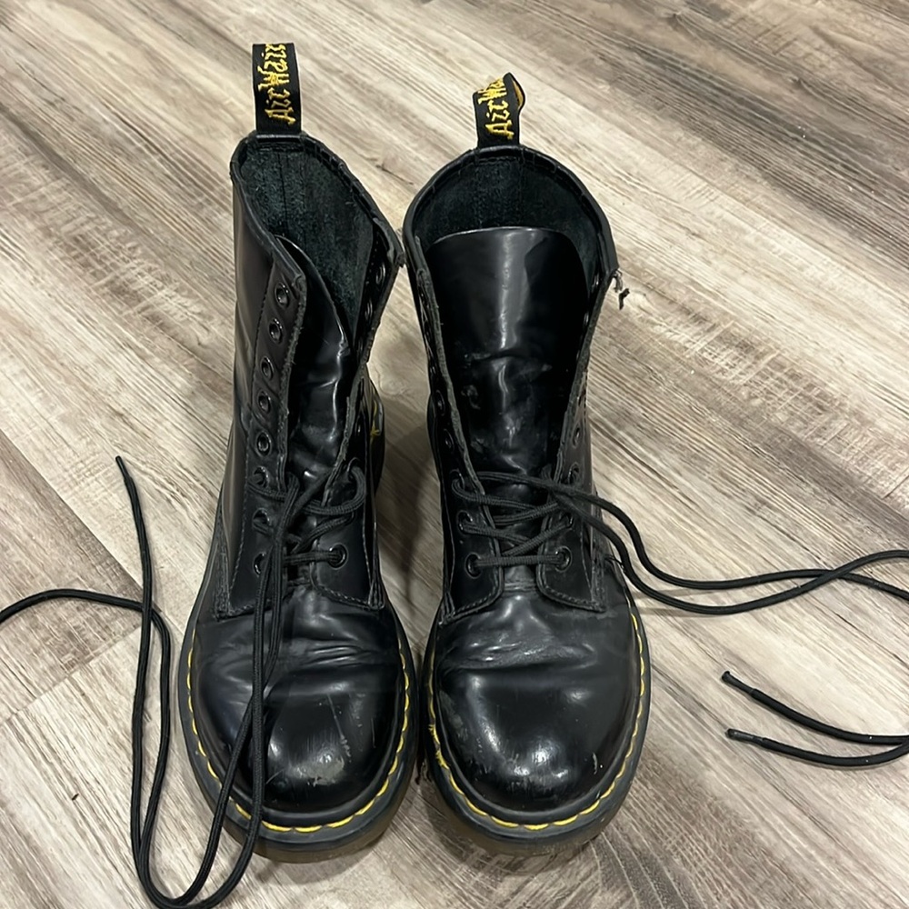 Dr Martins lace up black leather boots
